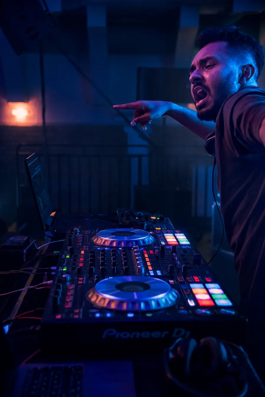 NIKJAY performing behind the decks